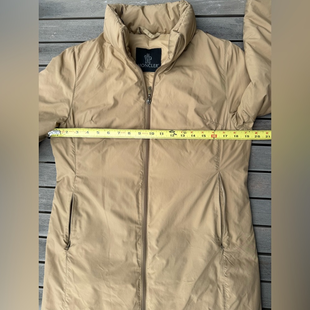 MONCLER Minimalist sleek puffer coat. - Picture 10 of 12